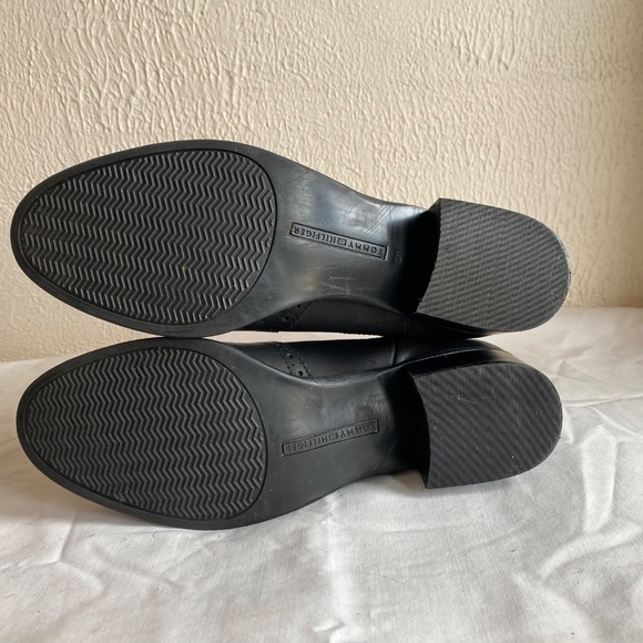 Like new Tommy Hilfiger black cap toe Chelsea booties with brogue details Sz 9 - Picture 7 of 8